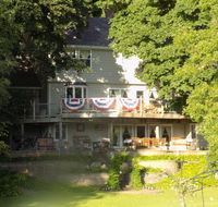 StoneWall House Lakeside Suite