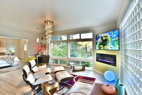 Stylish Suite & VIEWS!   Spacious, Luxury Finishes - LBG 0