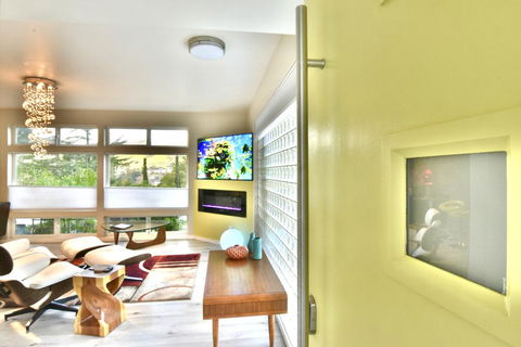 Stylish Suite & VIEWS!   Spacious, Luxury Finishes - LBG 1