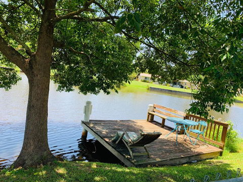Tropical Waterfront Sanctuary - LBG 1