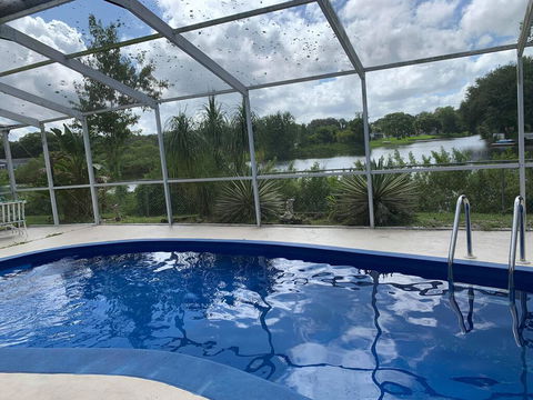 Tropical Waterfront Sanctuary - LBG 0
