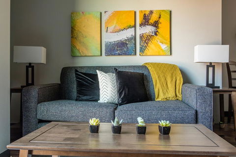 Updated And Contemporary 2BR - LBG 0