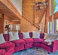 Updated Pine Mountain Club Cabin with Fireplace