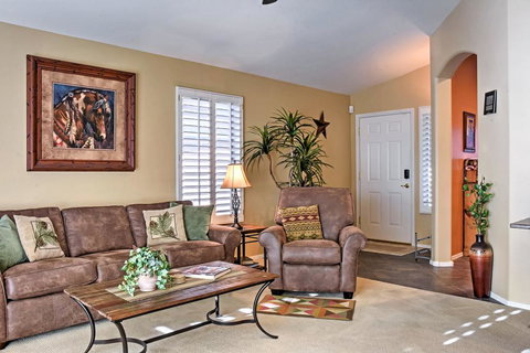 Updated Western Getaway With Private Outdoor Oasis! - LBG 2