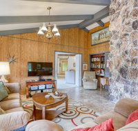 Viewcrest Retro Country Home