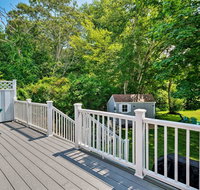 Waterfront Hyannis Port Cottage Walk to Beach