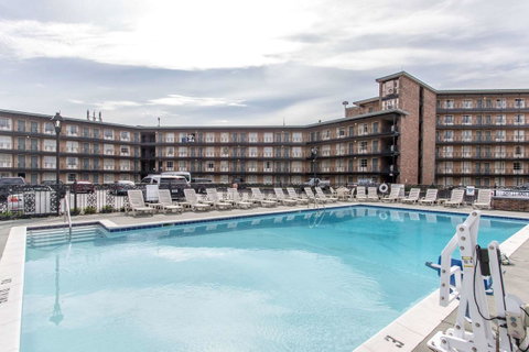 Quality Inn Downtown Historic District - LBG 3