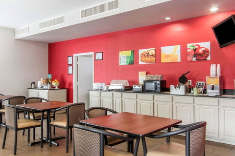 Quality Inn Downtown Historic District - LBG 7