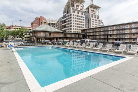 Quality Inn Downtown Historic District - LBG 29