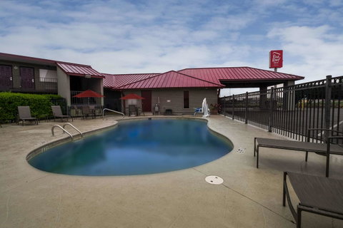 Red Roof Inn & Suites Dothan - LBG 1
