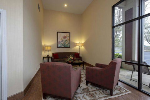Red Roof Inn & Suites Dothan - LBG 18