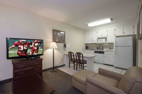 Red Roof Inn & Suites Dothan - LBG 14