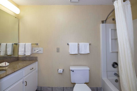 Red Roof Inn & Suites Dothan - LBG 15