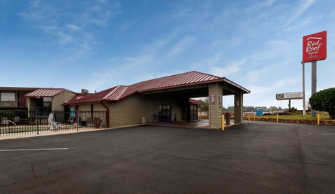 Red Roof Inn & Suites Dothan - LBG 27