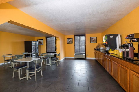 Red Roof Inn Mobile - Midtown - LBG 23