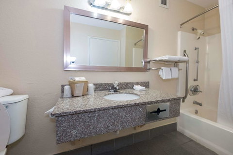 Red Roof Inn Mobile - Midtown - LBG 19