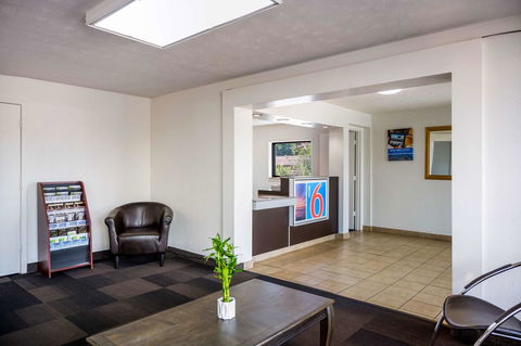 Motel 6 - Opelika - LBG 19