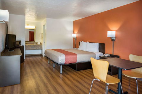 Motel 6 - Opelika - LBG 9