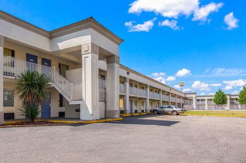 Motel 6 - Opelika - LBG 17