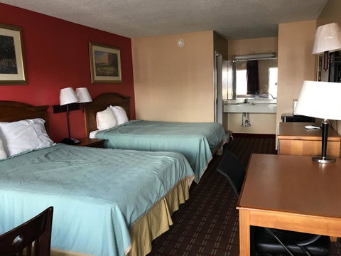 Adams Inn - LBG 9
