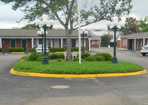 Adams Inn - LBG 12