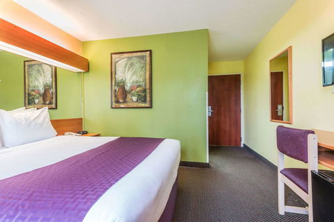 Microtel Inn & Suites By Wyndham Auburn - LBG 14