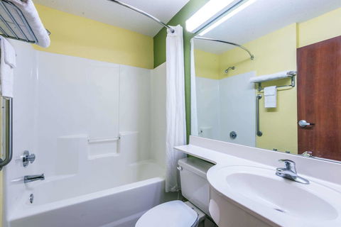 Microtel Inn & Suites By Wyndham Auburn - LBG 13