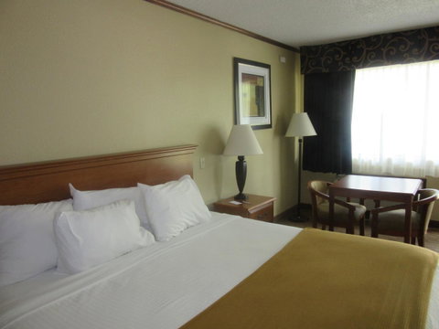 Riviera Inn - LBG 16