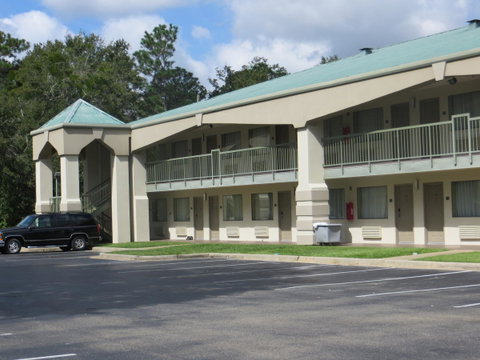 Riviera Inn - LBG 12