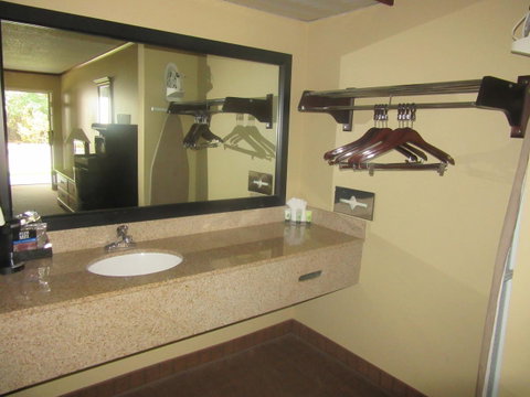 Riviera Inn - LBG 13