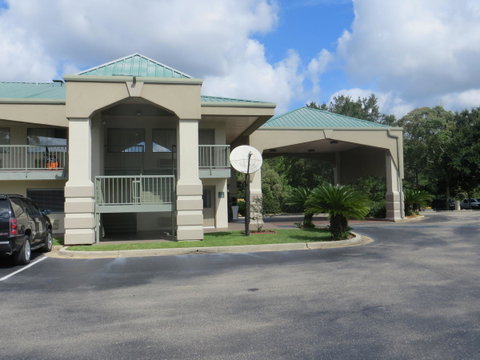 Riviera Inn - LBG 10