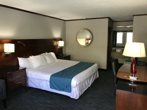 Riviera Inn - LBG 6