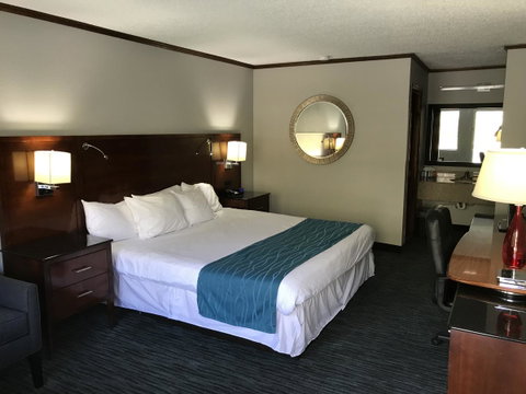 Riviera Inn - LBG 5