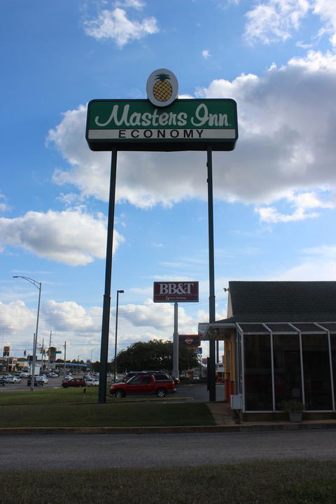 Masters Inn - LBG 10