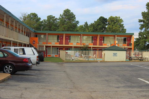 Masters Inn - LBG 13