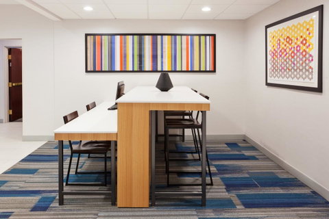 Holiday Inn Express Hotel & Suites Dothan North - LBG 7