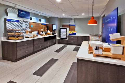Holiday Inn Express Hotel & Suites Dothan North - LBG 17