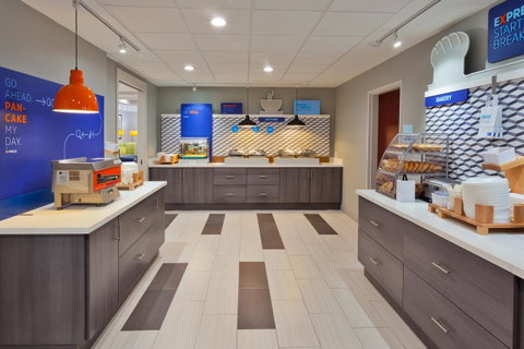 Holiday Inn Express Hotel & Suites Dothan North - LBG 6