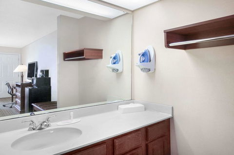 Baymont By Wyndham Tuscaloosa - LBG 23