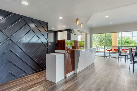 Quality Inn Auburn Campus Area I-85 - LBG 10