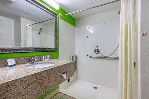 Quality Inn Auburn Campus Area I-85 - LBG 11