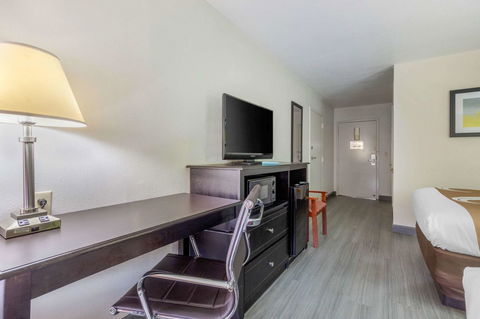 Quality Inn Auburn Campus Area I-85 - LBG 1