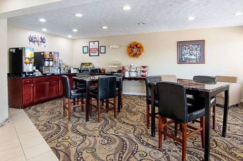 Econo Lodge Auburn Near University - LBG 2