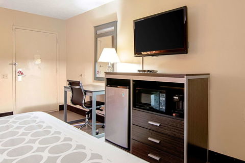 Econo Lodge Auburn Near University - LBG 1