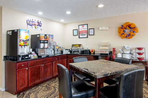 Econo Lodge Auburn Near University - LBG 26