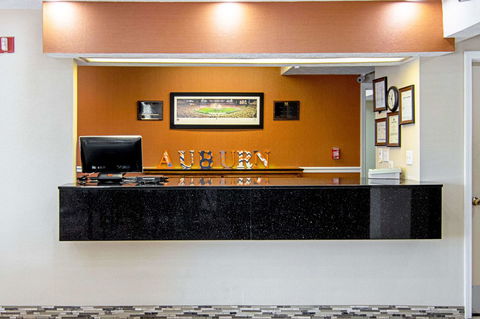 Econo Lodge Auburn Near University - LBG 25