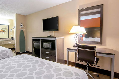 Econo Lodge Auburn Near University - LBG 27