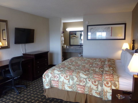 Regency Inn - LBG 11
