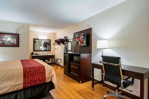 Red Roof Inn PLUS+ Huntsville â€“ Madison - LBG 10