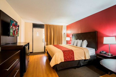 Red Roof Inn PLUS+ Huntsville â€“ Madison - LBG 1